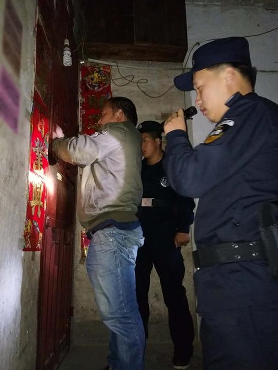 忻州粗心妈妈误将幼女锁家中 